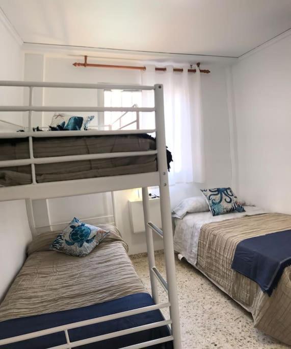 Beachfront House 皮莱斯 外观 照片