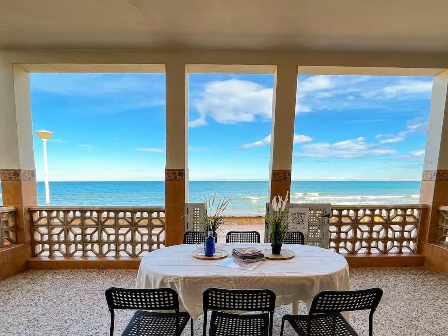 Beachfront House 皮莱斯 外观 照片