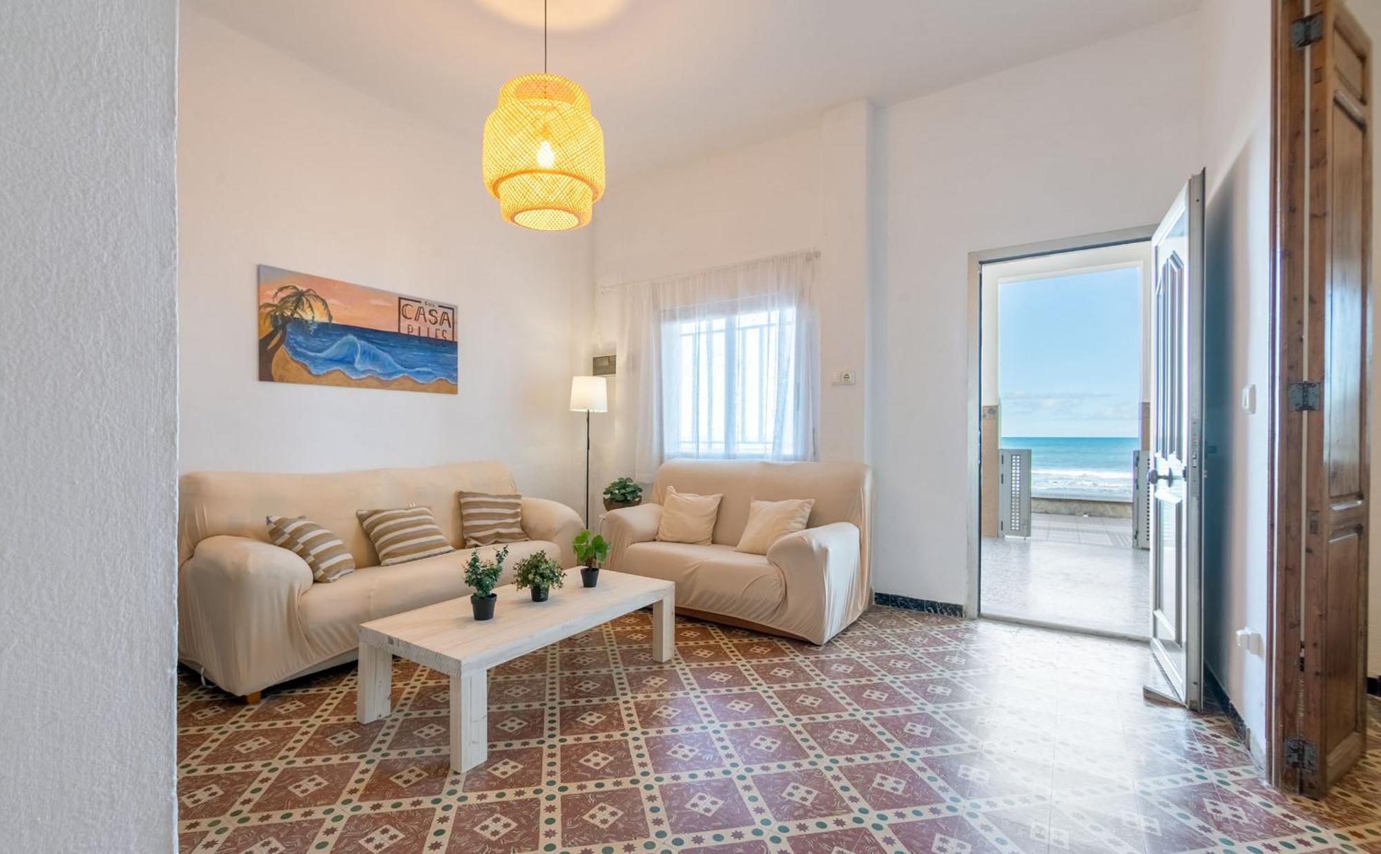 Beachfront House 皮莱斯 外观 照片