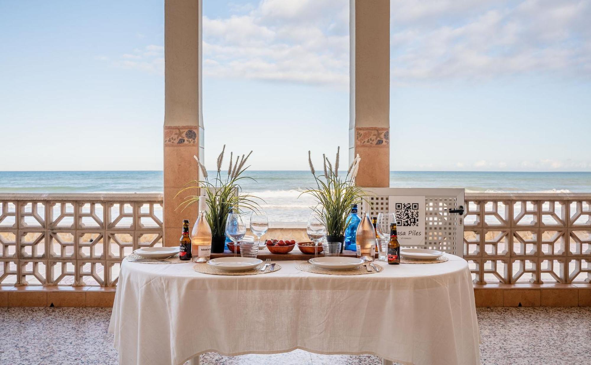 Beachfront House 皮莱斯 外观 照片