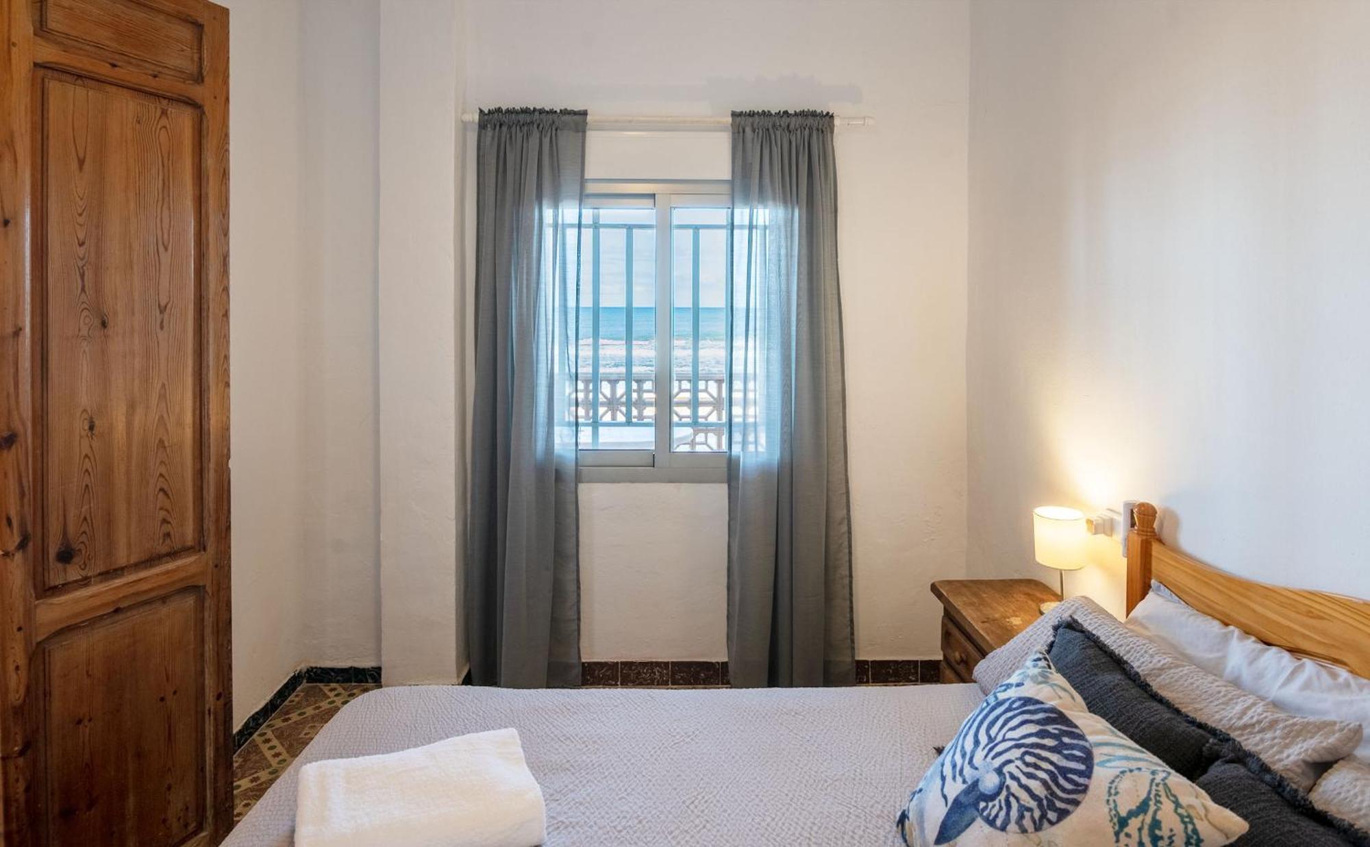 Beachfront House 皮莱斯 外观 照片